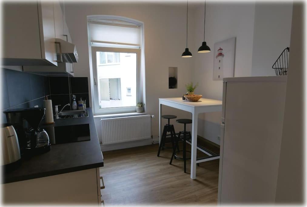 Gemuetlich - 2 Zimmer-Altbau, 24H Check-In キール エクステリア 写真