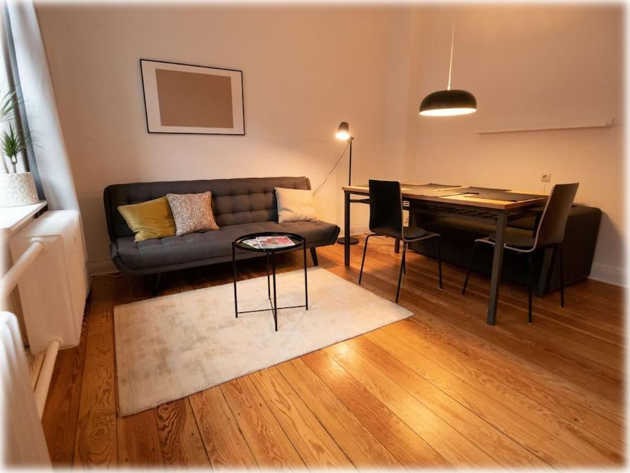 Gemuetlich - 2 Zimmer-Altbau, 24H Check-In キール エクステリア 写真